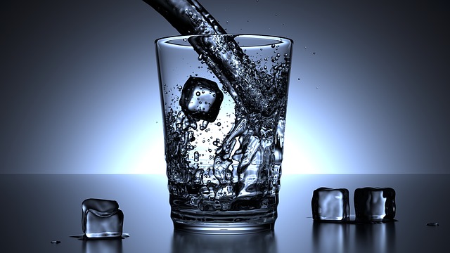 grow taller diet - glass of water